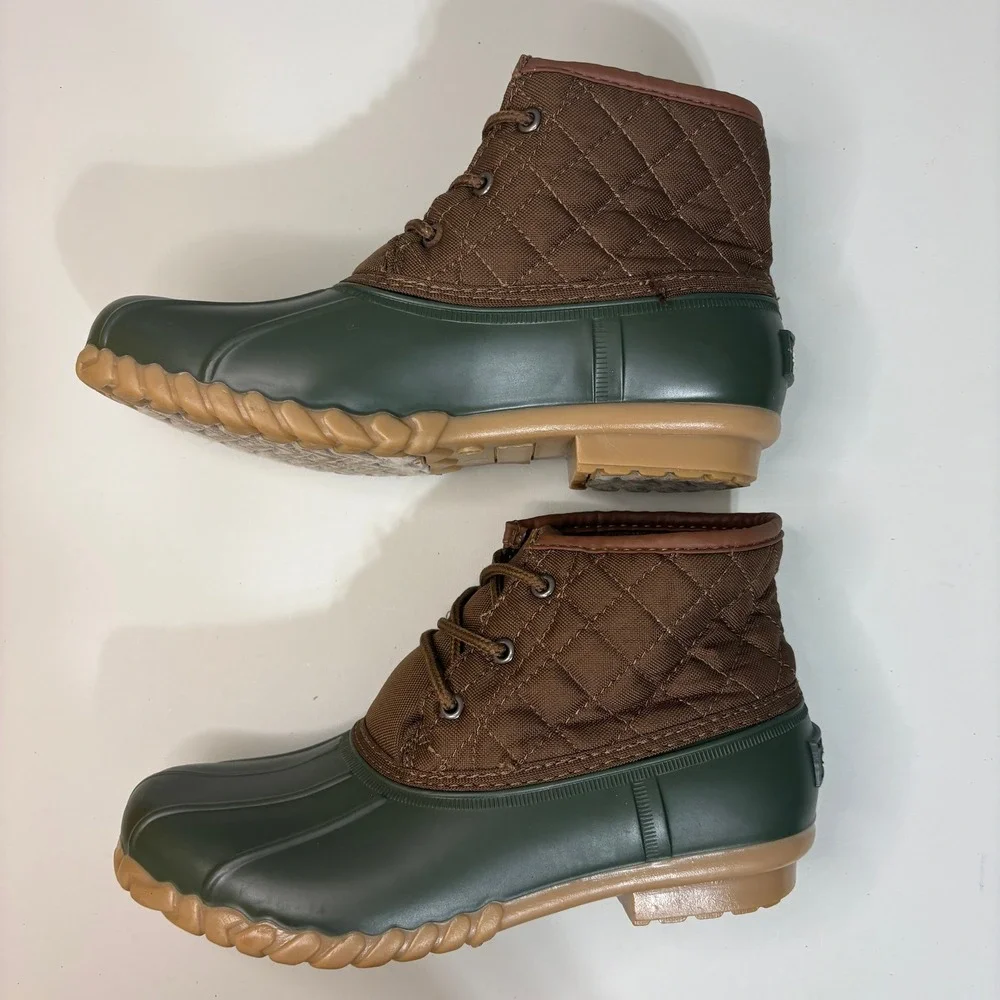 St Johns Bay Denton Duck Boots Size 8 Green Brown Quilted Ankle Waterproof Shoes
